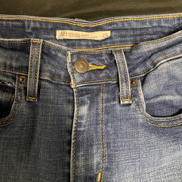 Women’s Levi’s jeans - Picture 3 of 3